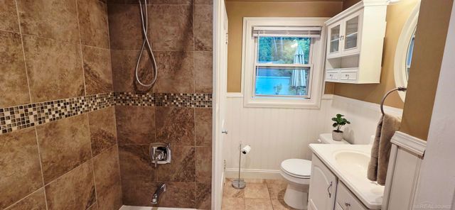 4579 Lakeshore Road, Fort Gratiot Twp, MI 48059
