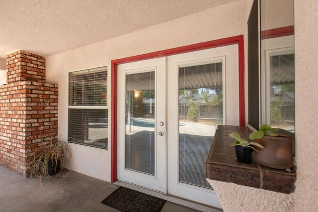 7466 N 4th, Fresno, CA 93704