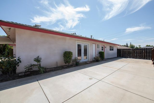 7466 N 4th, Fresno, CA 93704