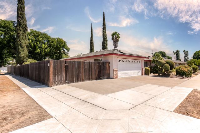 7466 N 4th, Fresno, CA 93704