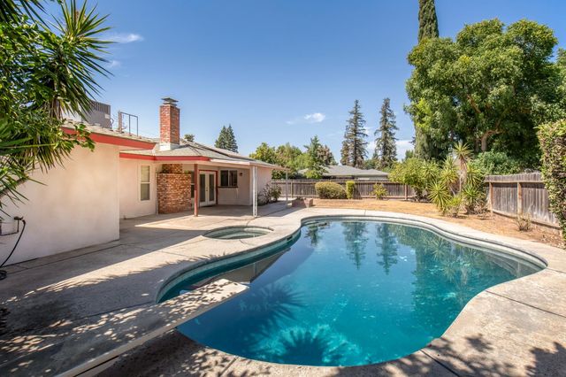 7466 N 4th, Fresno, CA 93704