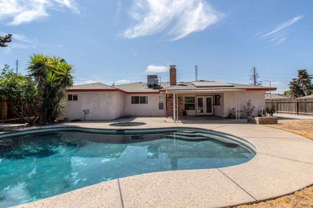 7466 N 4th, Fresno, CA 93704