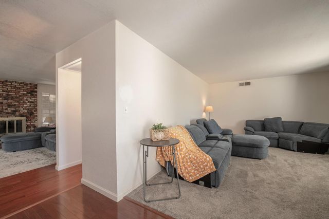 7466 N 4th, Fresno, CA 93704