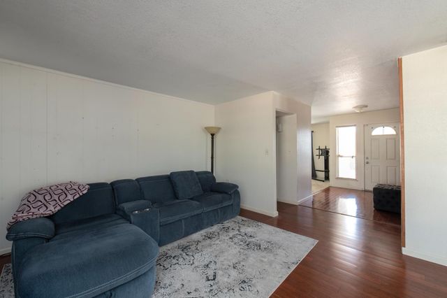 7466 N 4th, Fresno, CA 93704