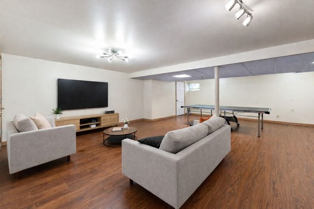 484 Blodgett Court, Naperville, IL 60565