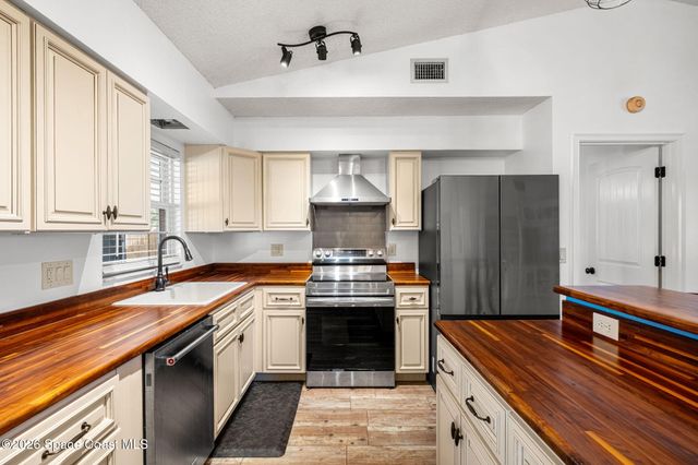 853 Lexington Street NE, Palm Bay, FL 32907