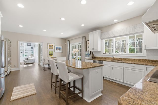 5 Oakwood Drive, Lloyd Harbor, NY 11743