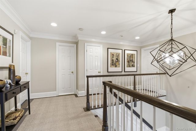 5 Oakwood Drive, Lloyd Harbor, NY 11743