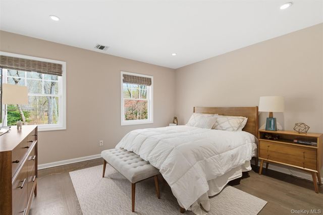 5 Oakwood Drive, Lloyd Harbor, NY 11743