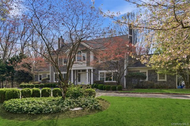 5 Oakwood Drive, Lloyd Harbor, NY 11743