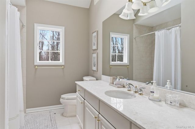 5 Oakwood Drive, Lloyd Harbor, NY 11743