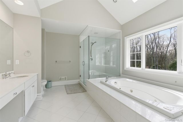 5 Oakwood Drive, Lloyd Harbor, NY 11743