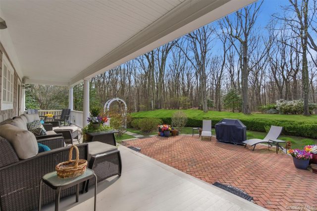 5 Oakwood Drive, Lloyd Harbor, NY 11743