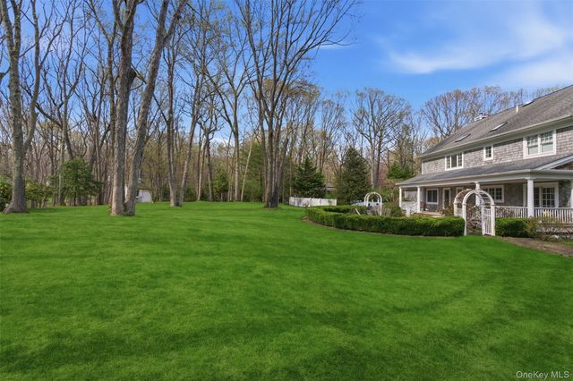 5 Oakwood Drive, Lloyd Harbor, NY 11743
