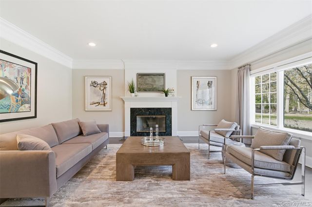 5 Oakwood Drive, Lloyd Harbor, NY 11743