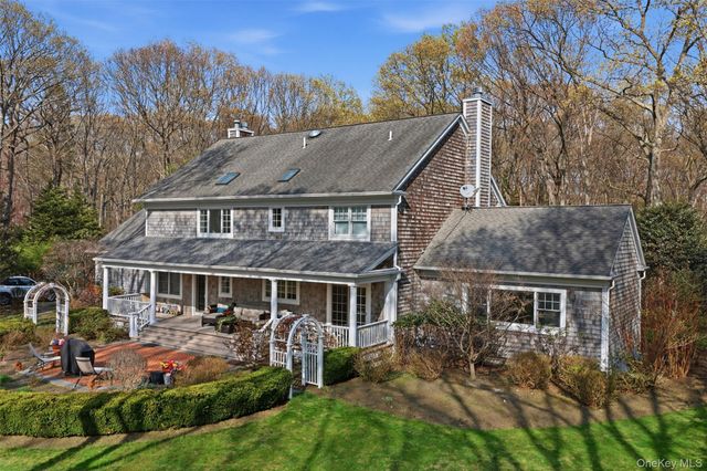 5 Oakwood Drive, Lloyd Harbor, NY 11743