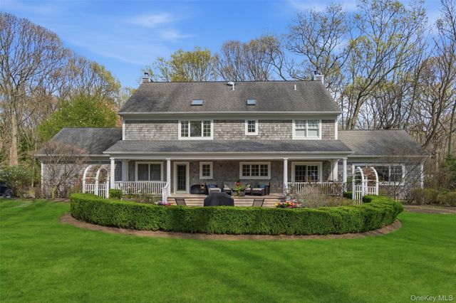 5 Oakwood Drive, Lloyd Harbor, NY 11743