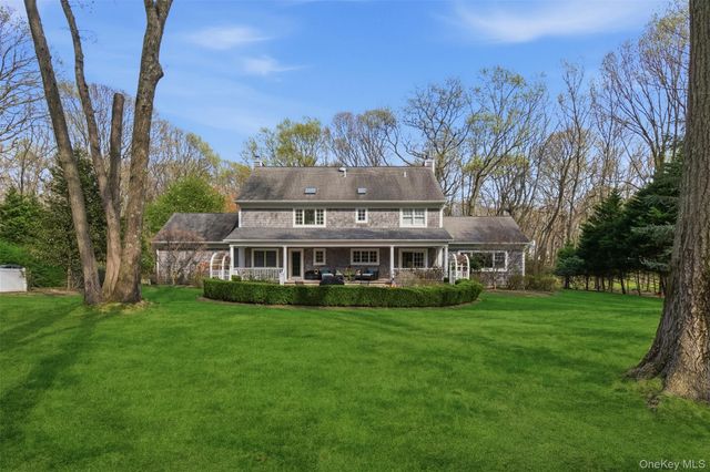 5 Oakwood Drive, Lloyd Harbor, NY 11743