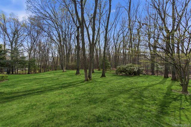 5 Oakwood Drive, Lloyd Harbor, NY 11743