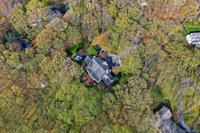 5 Oakwood Drive, Lloyd Harbor, NY 11743