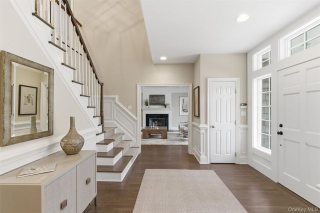5 Oakwood Drive, Lloyd Harbor, NY 11743