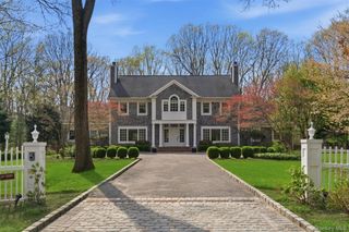 5 Oakwood Drive, Lloyd Harbor, NY 11743