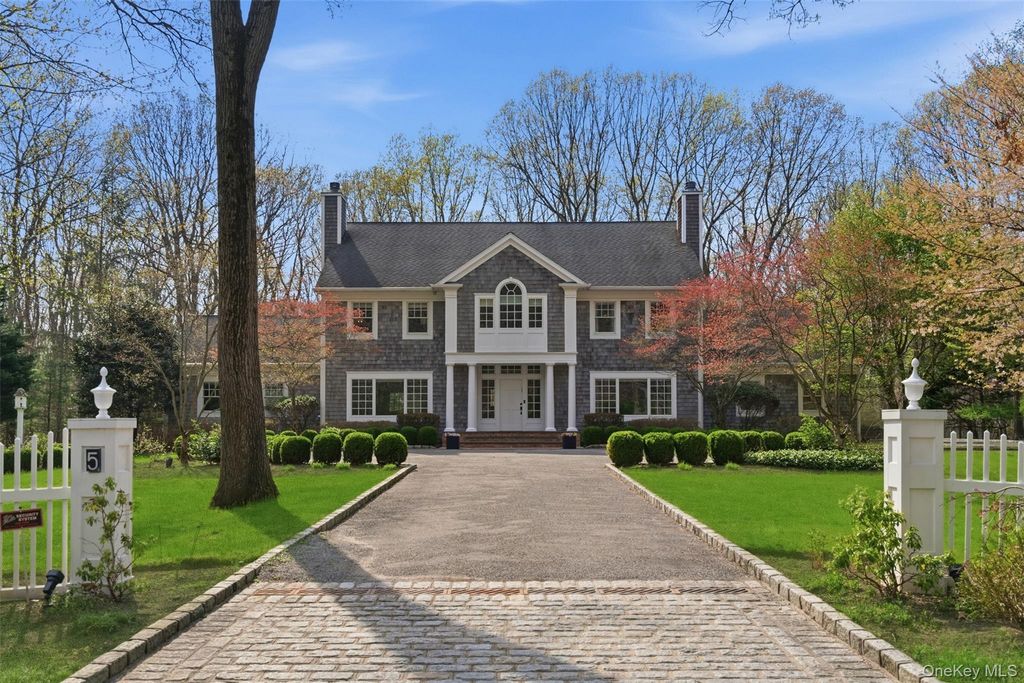 5 Oakwood Drive, Lloyd Harbor, NY 11743