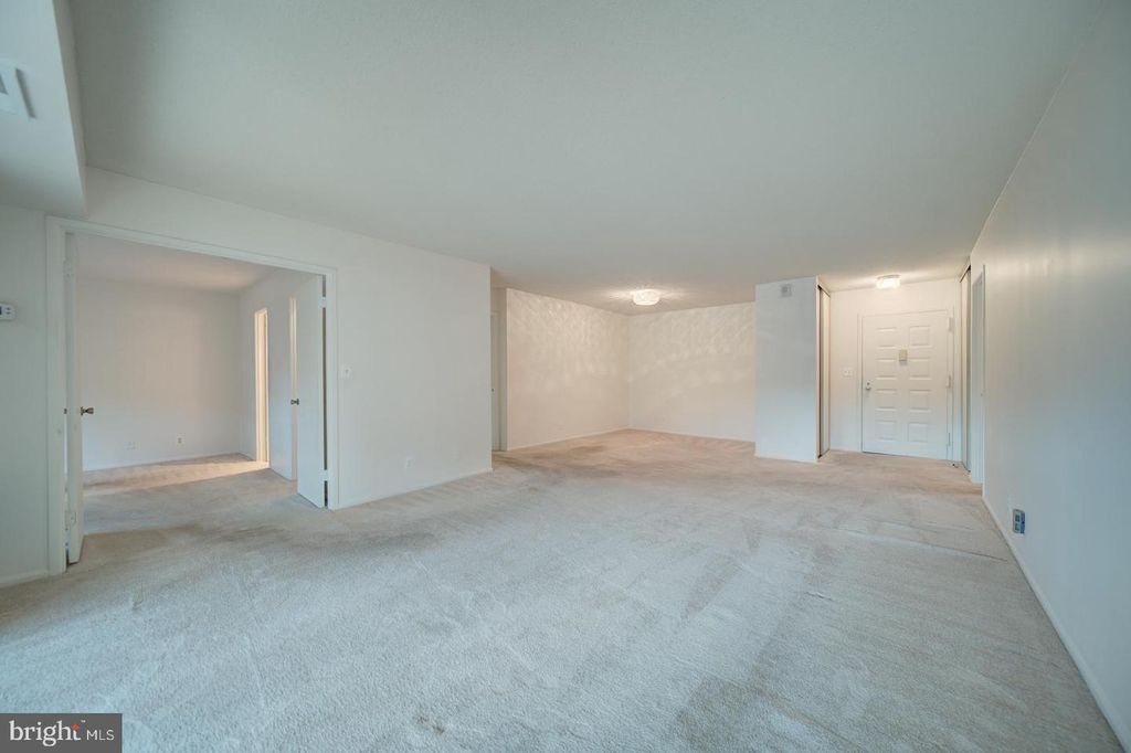 8380 GREENSBORO DR #319, Mclean, VA 22102