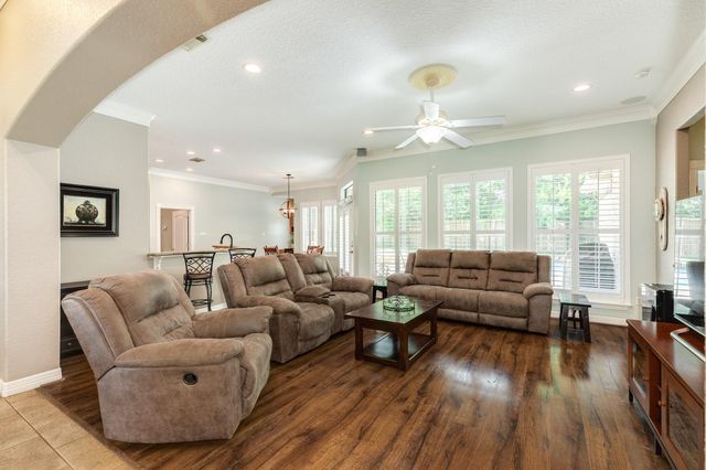 607 Walnut Street, Lake Jackson, TX 77566