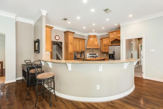 607 Walnut Street, Lake Jackson, TX 77566