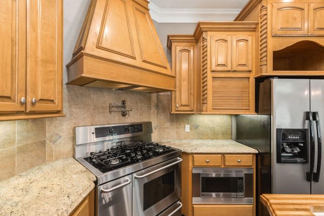 607 Walnut Street, Lake Jackson, TX 77566