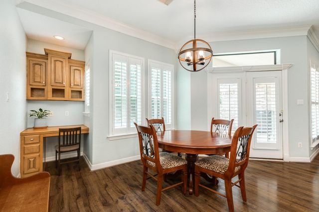 607 Walnut Street, Lake Jackson, TX 77566