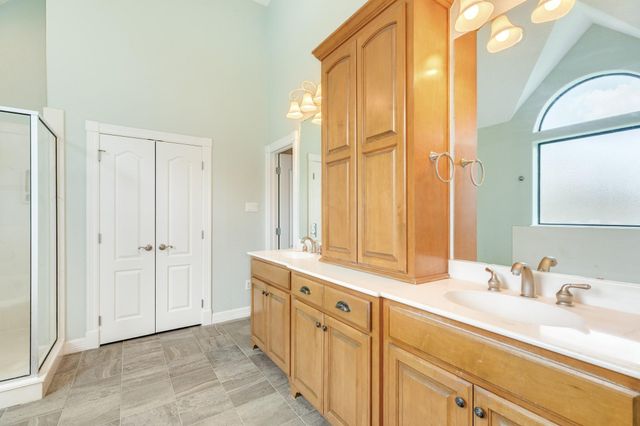 607 Walnut Street, Lake Jackson, TX 77566