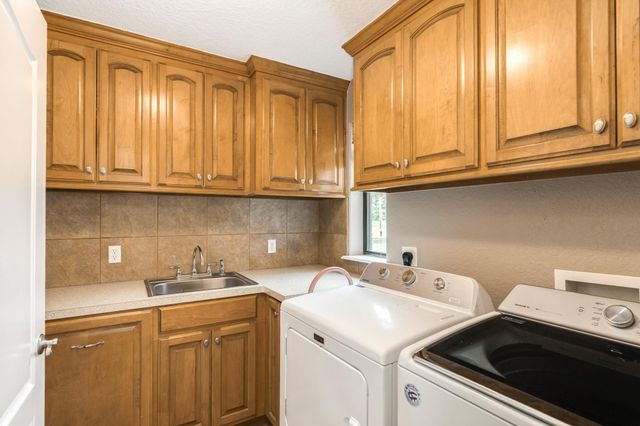 607 Walnut Street, Lake Jackson, TX 77566