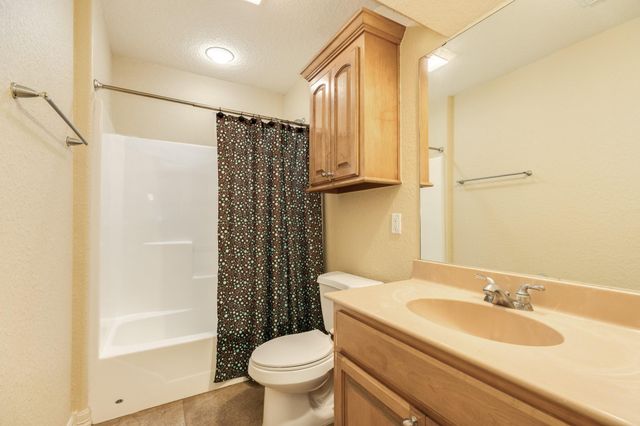 607 Walnut Street, Lake Jackson, TX 77566