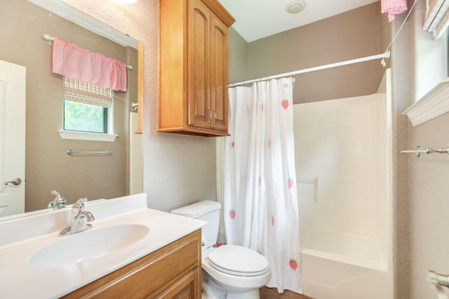607 Walnut Street, Lake Jackson, TX 77566