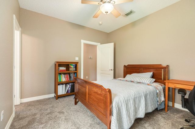 607 Walnut Street, Lake Jackson, TX 77566