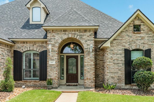 607 Walnut Street, Lake Jackson, TX 77566