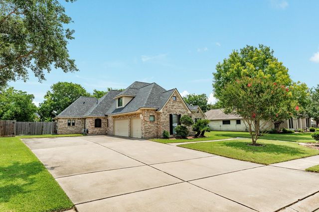 607 Walnut Street, Lake Jackson, TX 77566