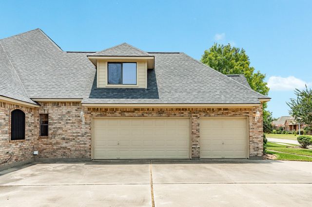 607 Walnut Street, Lake Jackson, TX 77566