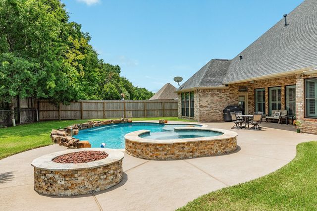 607 Walnut Street, Lake Jackson, TX 77566