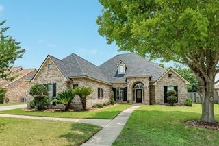 607 Walnut Street, Lake Jackson, TX 77566