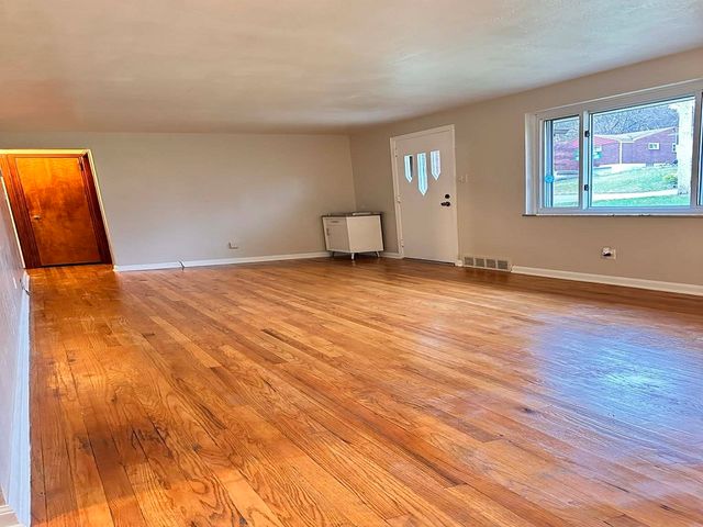 3541 Wallace Dr, Baldwin Boro, PA 15227