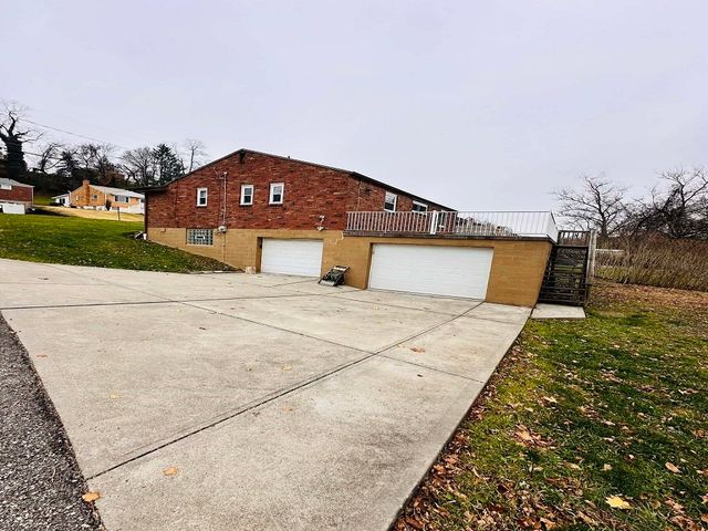3541 Wallace Dr, Baldwin Boro, PA 15227
