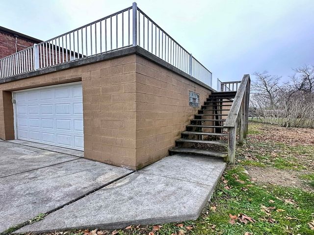 3541 Wallace Dr, Baldwin Boro, PA 15227