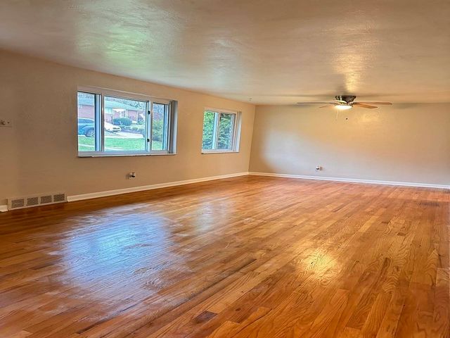 3541 Wallace Dr, Baldwin Boro, PA 15227