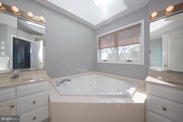 318 LONG RIDGE LN, Exton, PA 19341
