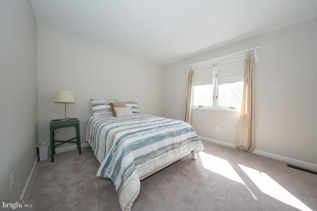318 LONG RIDGE LN, Exton, PA 19341