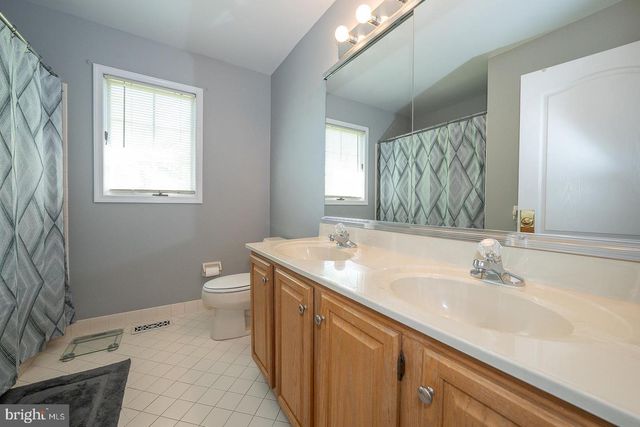 318 LONG RIDGE LN, Exton, PA 19341