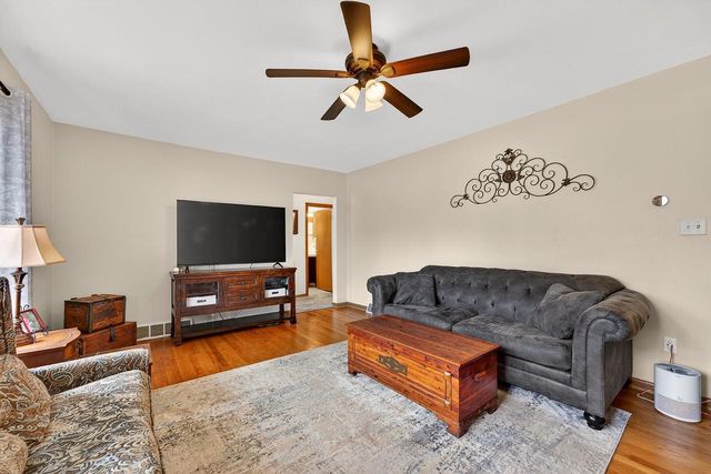 2315 S Lombardy LANE, New Berlin, WI 53151